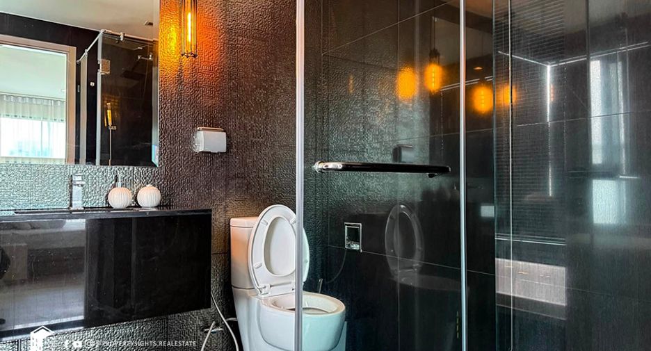 For rent 2 bedrooms condo in Khlong Toei, Bangkok