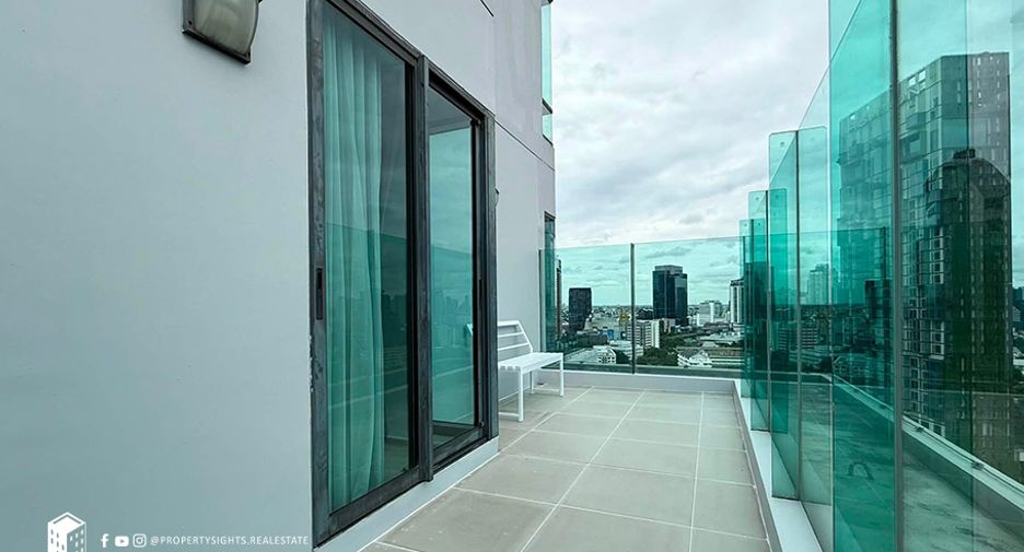 For rent 2 bedrooms condo in Khlong Toei, Bangkok
