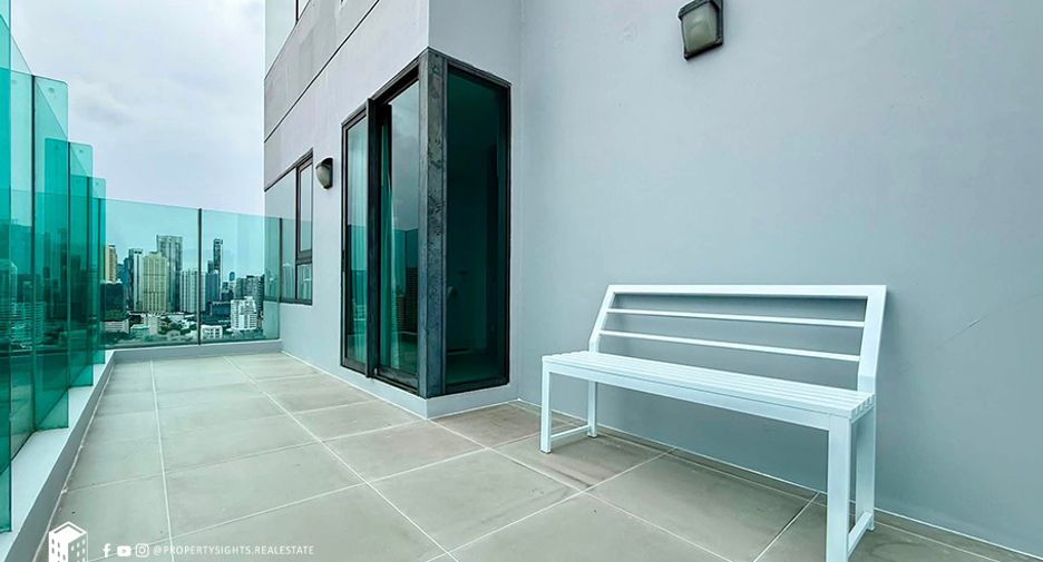 For rent 2 bedrooms condo in Khlong Toei, Bangkok