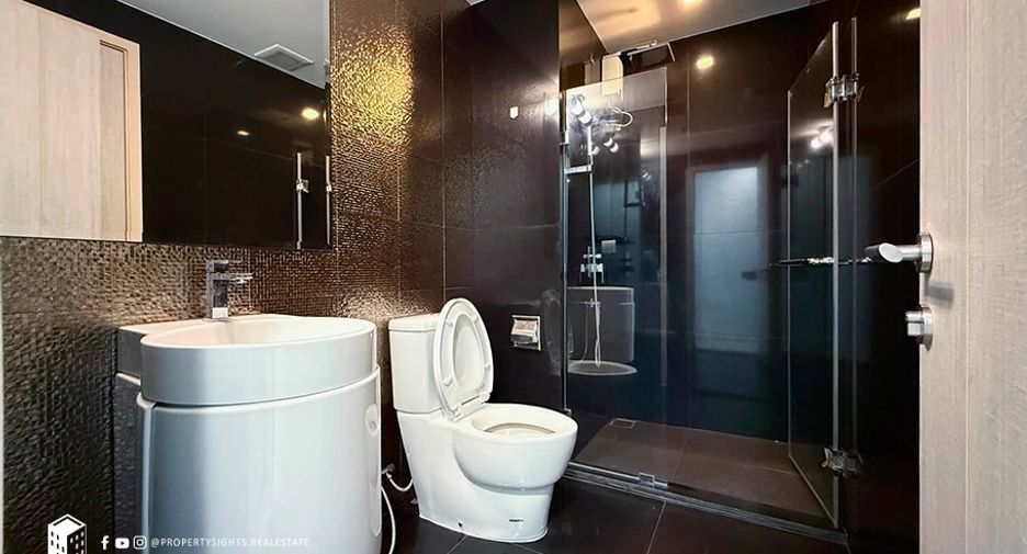 For rent 2 bedrooms condo in Khlong Toei, Bangkok