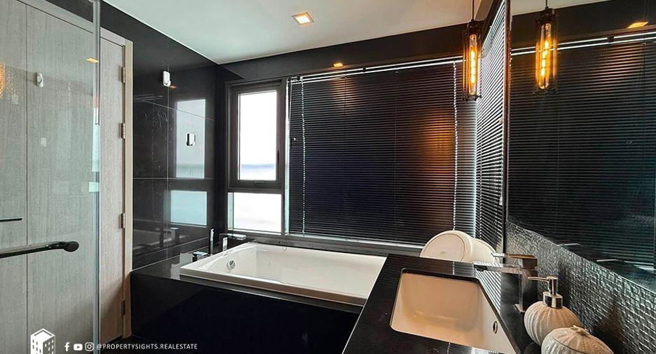 For rent 2 bedrooms condo in Khlong Toei, Bangkok