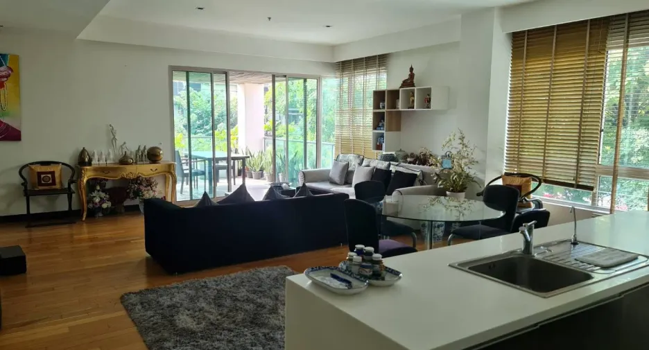 For sale 3 ベッドルーム condo in Yan Nawa, Bangkok