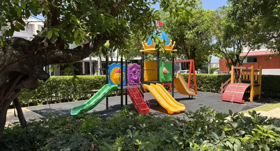 For rent 3 ベッドルーム townhouse in Bang Khun Thian, Bangkok