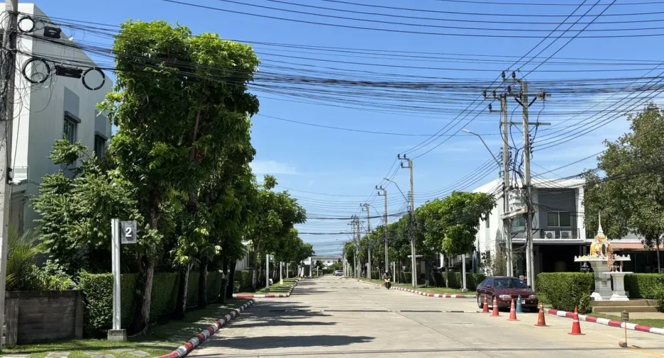 For rent 3 ベッドルーム townhouse in Bang Khun Thian, Bangkok