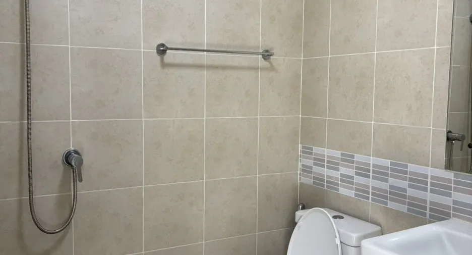 For rent 3 ベッドルーム townhouse in Bang Khun Thian, Bangkok
