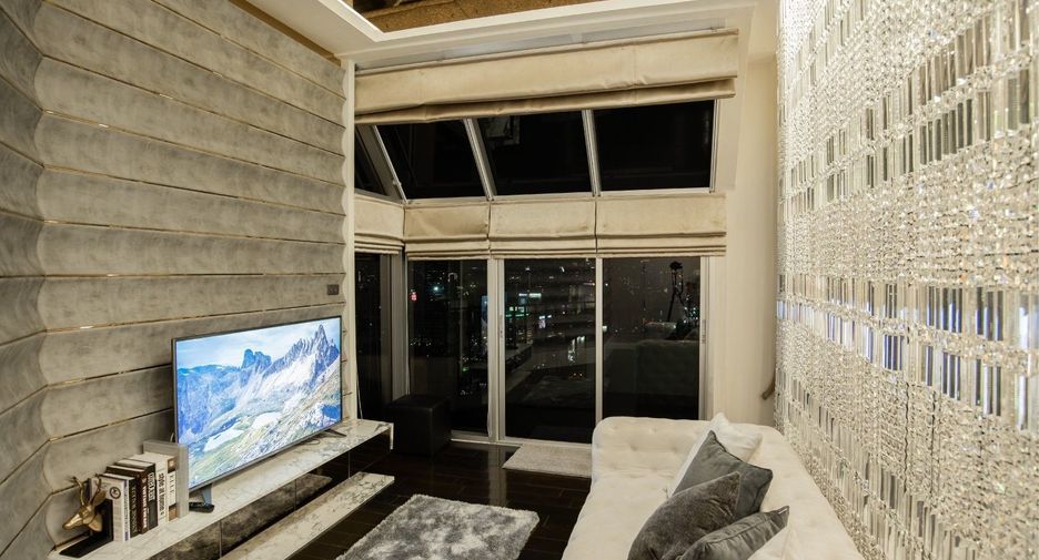 À vendre 2 chambres condo à Huai Khwang, Bangkok