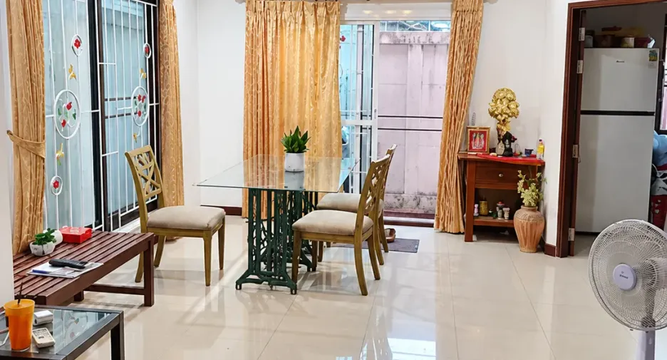 À vendre 5 chambres maison à Phra Khanong, Bangkok