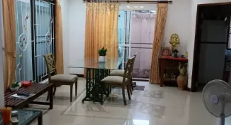 À vendre 5 chambres maison à Phra Khanong, Bangkok