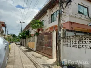 À vendre 5 chambres maison à Phra Khanong, Bangkok