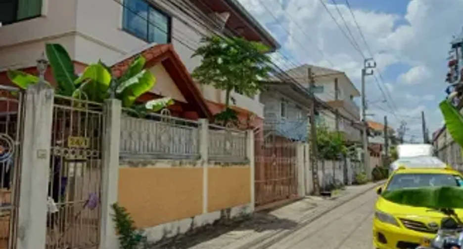 À vendre 5 chambres maison à Phra Khanong, Bangkok