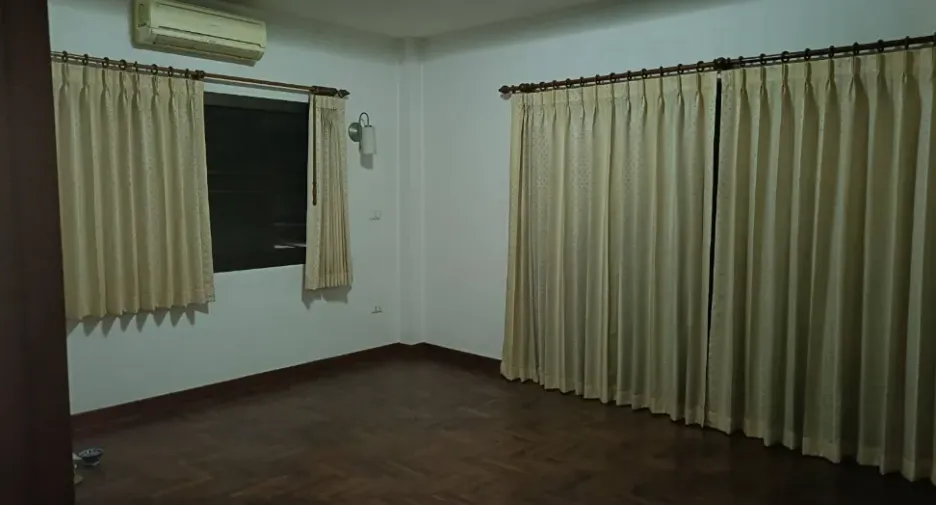 À vendre 5 chambres maison à Phra Khanong, Bangkok