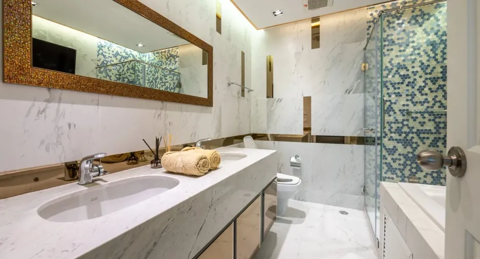 À vendre 2 chambres condo à Huai Khwang, Bangkok