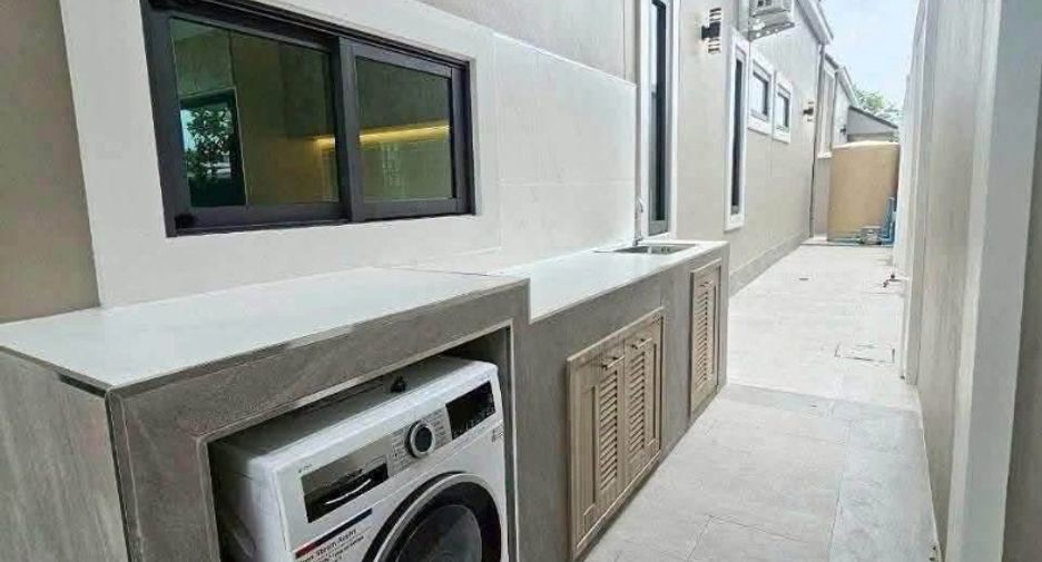 For sale 3 bedrooms villa in Bang Lamung, Chonburi