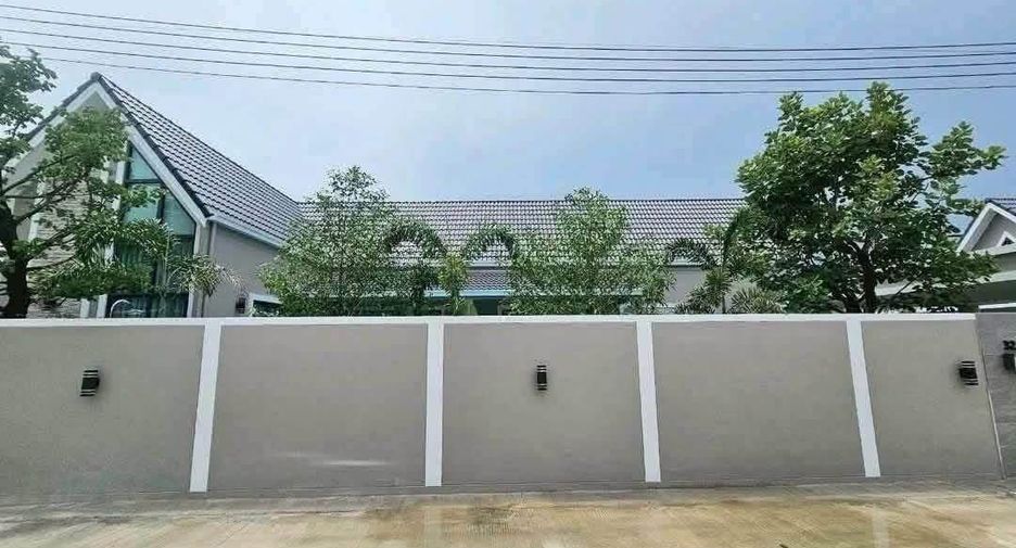 For sale 3 bedrooms villa in Bang Lamung, Chonburi