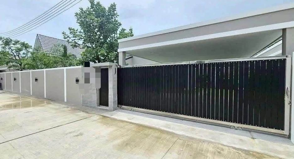 For sale 3 bedrooms villa in Bang Lamung, Chonburi