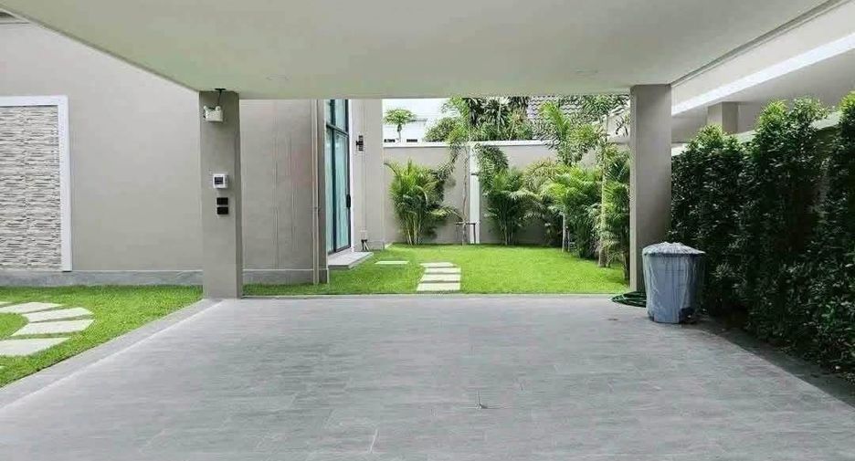 For sale 3 bedrooms villa in Bang Lamung, Chonburi