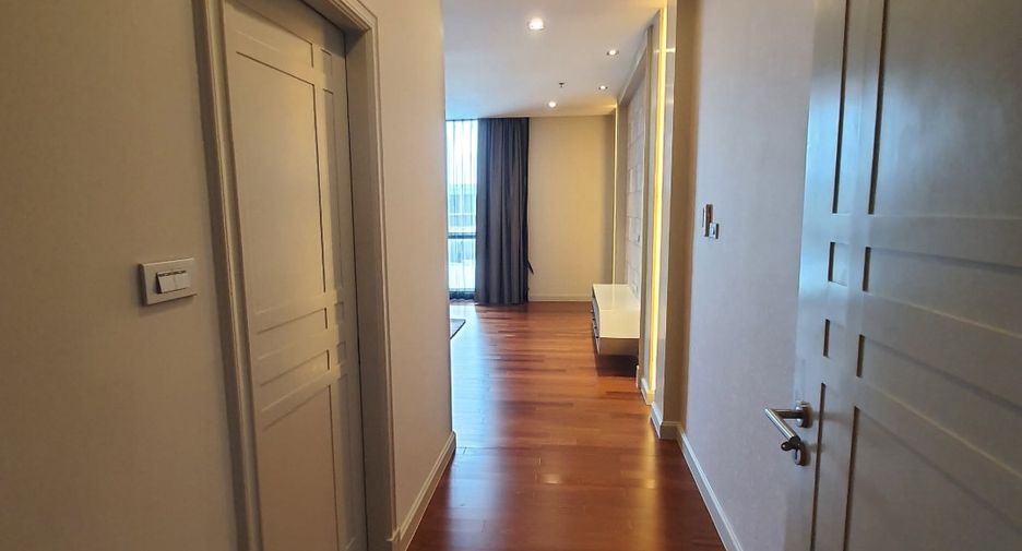 Condo en alquiler de 3 habitaciones en Bang Kapi, Bangkok