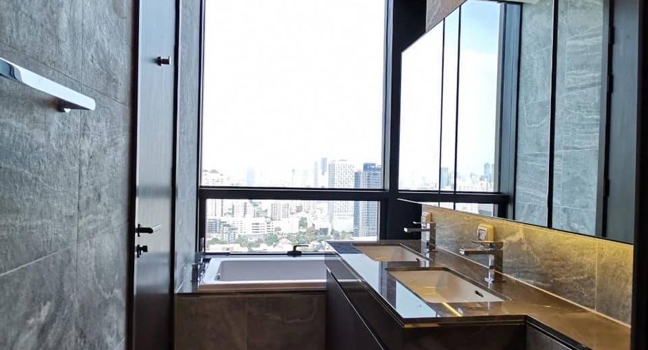 For rent 2 bedrooms condo in Khlong Toei, Bangkok