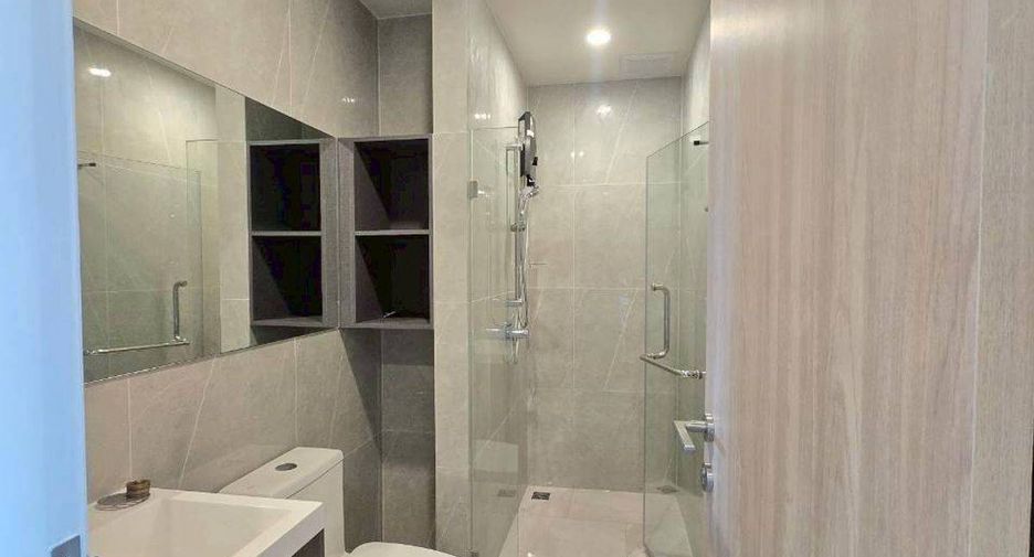 For rent 2 bedrooms condo in Huai Khwang, Bangkok