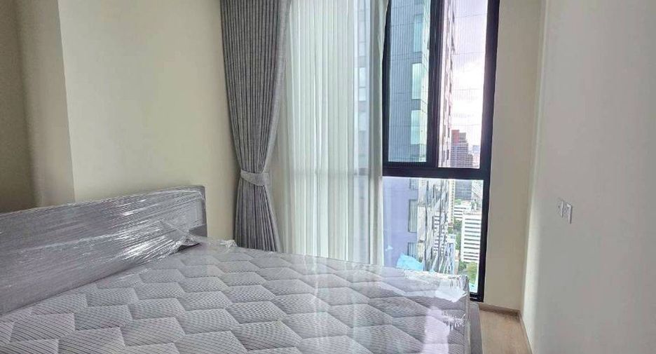 For rent 2 bedrooms condo in Huai Khwang, Bangkok