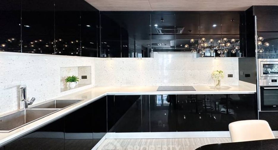 Condo en alquiler de 3 habitaciones en Khlong Toei, Bangkok