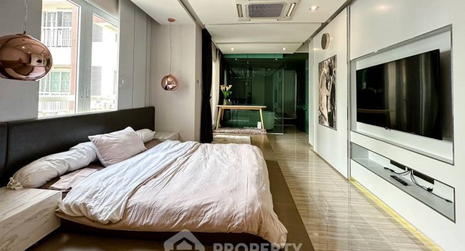 Condo en alquiler de 3 habitaciones en Khlong Toei, Bangkok