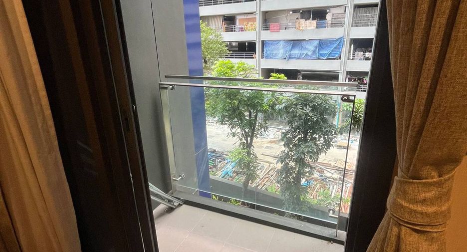 À louer 2 chambres condo à Huai Khwang, Bangkok