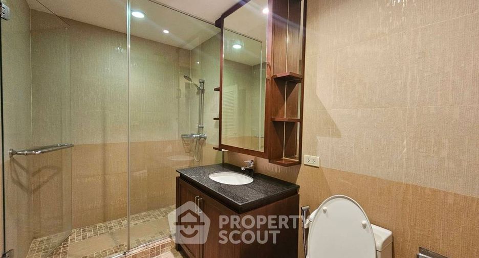For rent 2 bedrooms condo in Pathum Wan, Bangkok