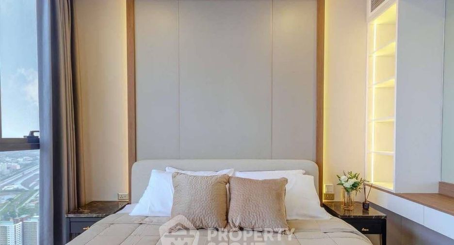 For rent 3 bedrooms condo in Huai Khwang, Bangkok
