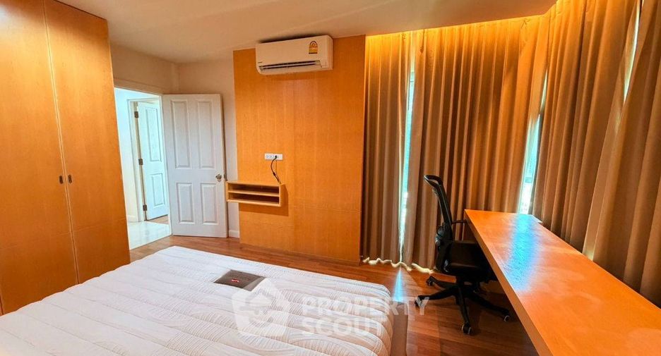 À louer 2 chambres condo à Huai Khwang, Bangkok