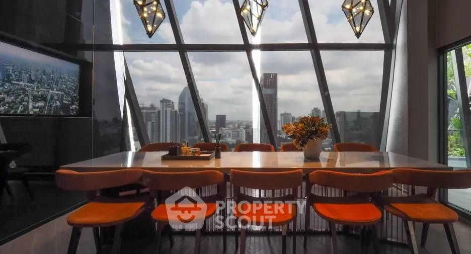 For rent 2 bedrooms condo in Khlong Toei, Bangkok