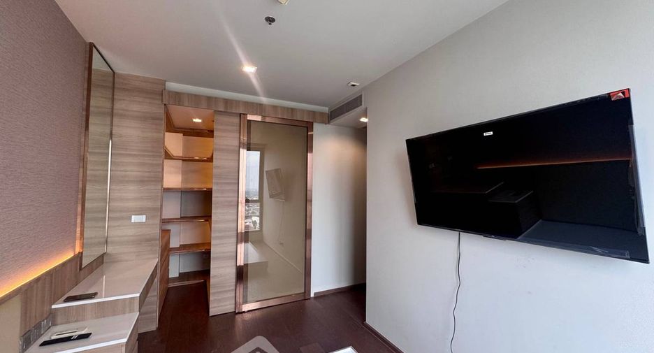 For rent 2 bedrooms condo in Khlong Toei, Bangkok