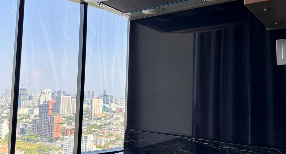 For rent 2 bedrooms condo in Khlong Toei, Bangkok