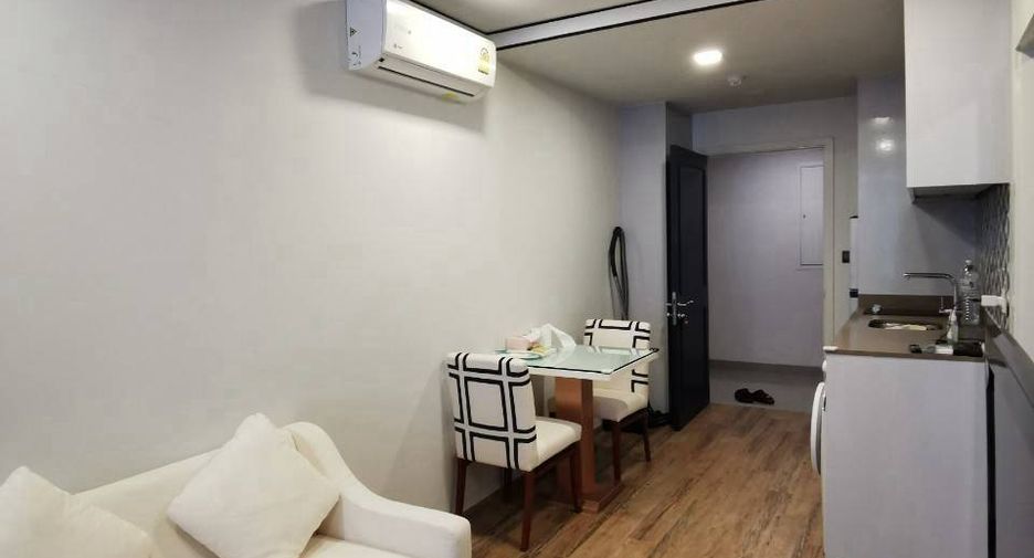 Wohnung zur Miete mit 1 Zimmer in Yan Nawa, Bangkok