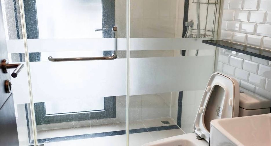 For rent 2 bedrooms condo in Pathum Wan, Bangkok