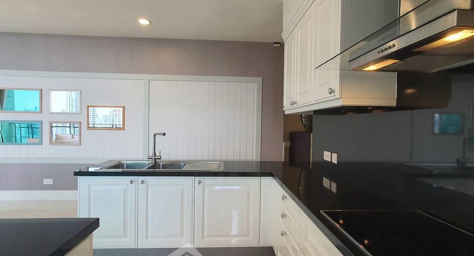 For rent 2 bedrooms condo in Watthana, Bangkok