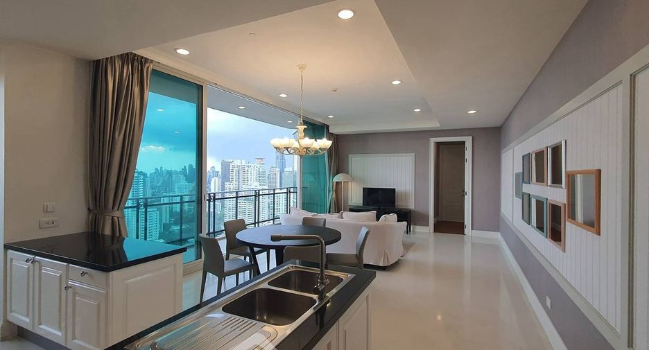 For rent 2 bedrooms condo in Watthana, Bangkok