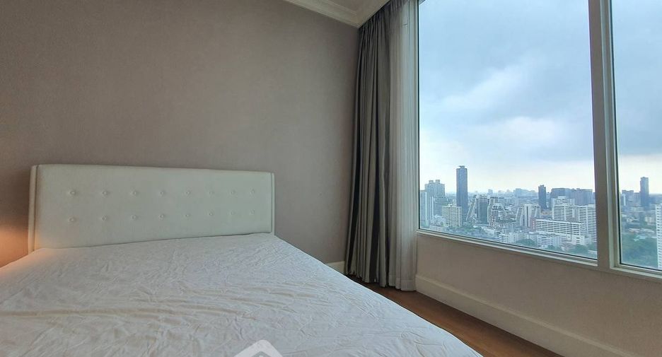 For rent 2 bedrooms condo in Watthana, Bangkok
