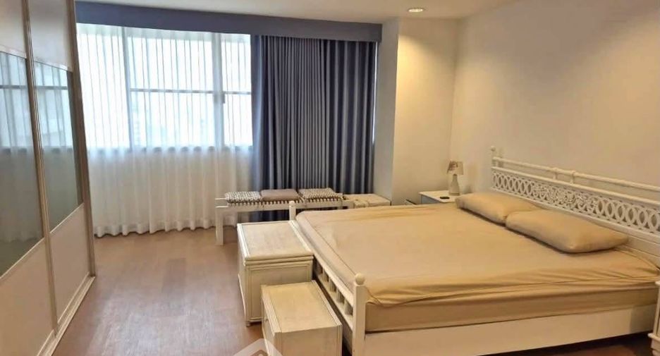 For rent 3 bedrooms condo in Watthana, Bangkok