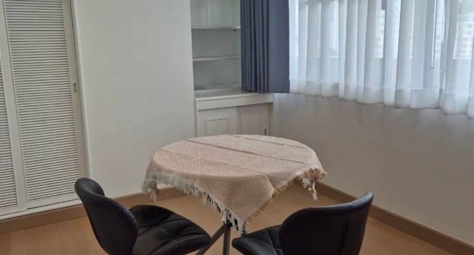 For rent 3 bedrooms condo in Watthana, Bangkok