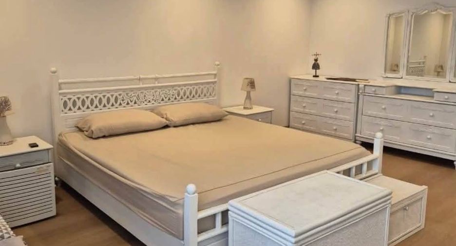 For rent 3 bedrooms condo in Watthana, Bangkok
