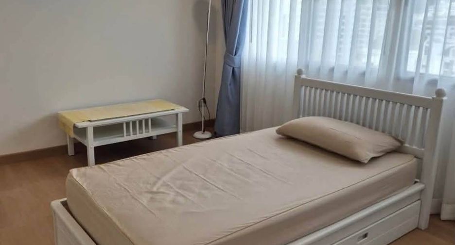 For rent 3 bedrooms condo in Watthana, Bangkok