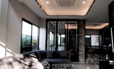 Casa en alquiler de 3 habitaciones en Saphan Sung, Bangkok