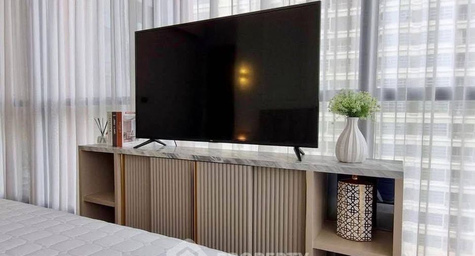 For rent 2 bedrooms condo in Pathum Wan, Bangkok
