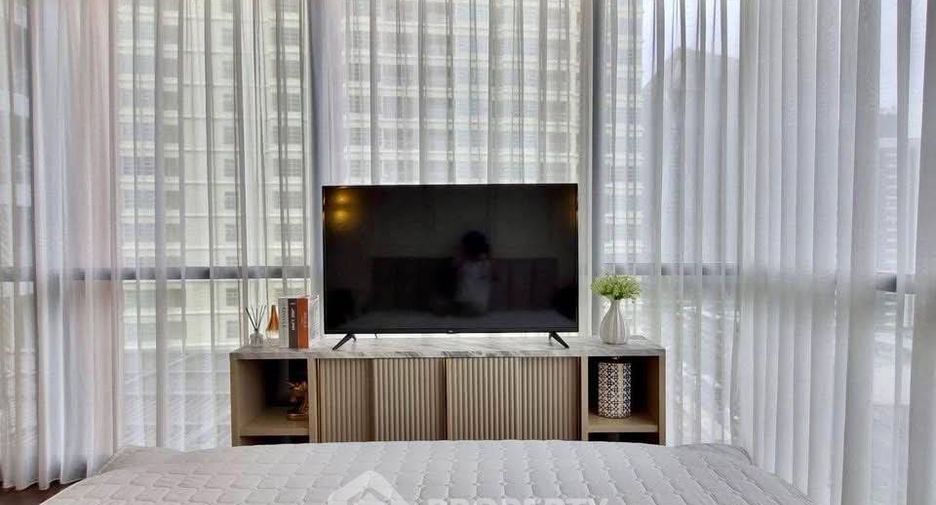 For rent 2 bedrooms condo in Pathum Wan, Bangkok