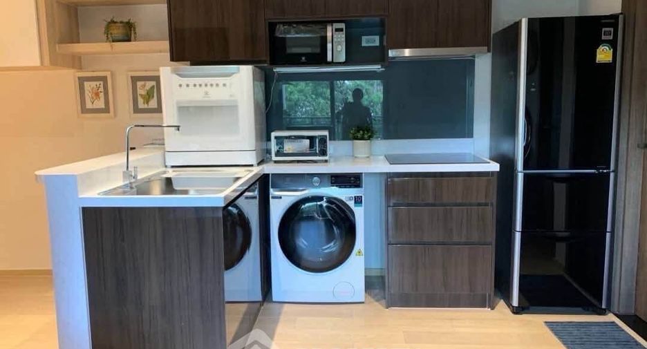 For rent 2 bedrooms condo in Watthana, Bangkok