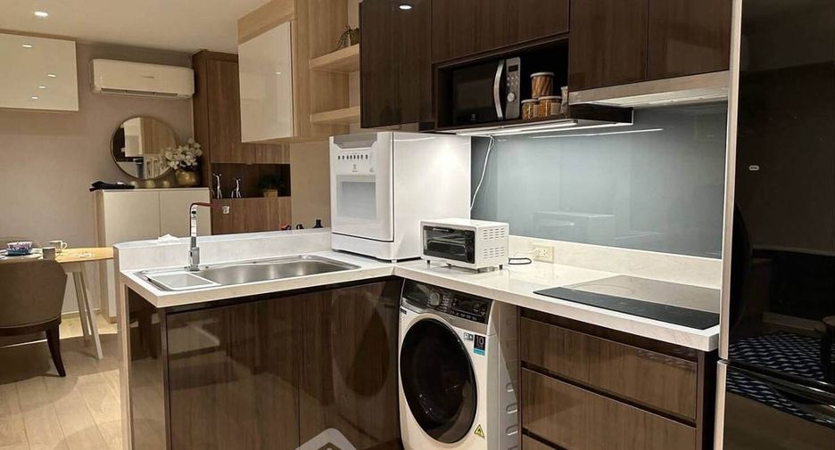 For rent 2 bedrooms condo in Watthana, Bangkok