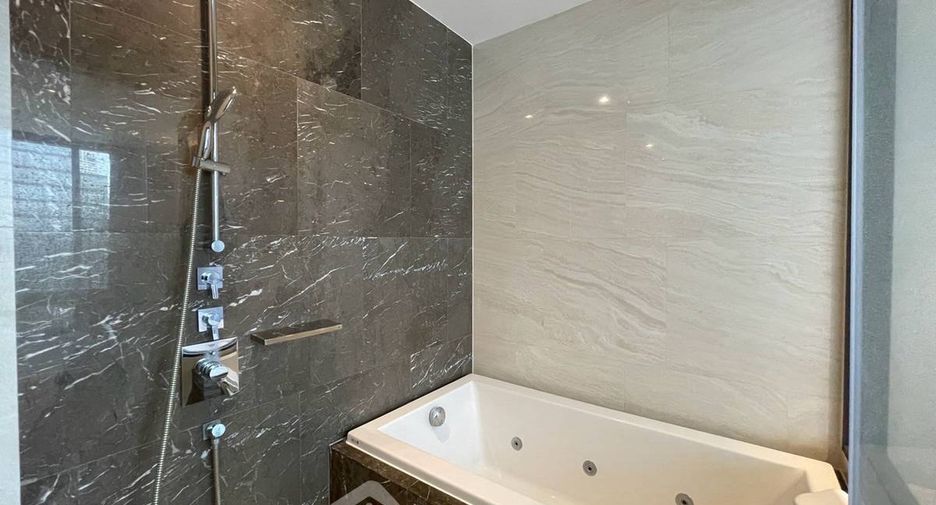 For rent 2 bedrooms condo in Bang Rak, Bangkok