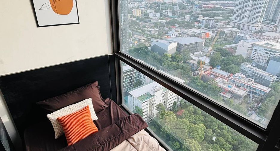 For rent 2 bedrooms condo in Khlong Toei, Bangkok