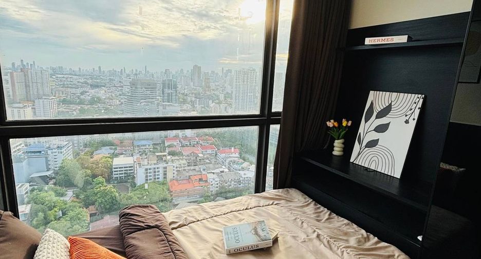 For rent 2 bedrooms condo in Khlong Toei, Bangkok